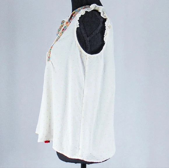 Aruba Blue Sleeveless Blouse, Ruffled Detail, Floral Embroidery sz M - Picture 2 of 8